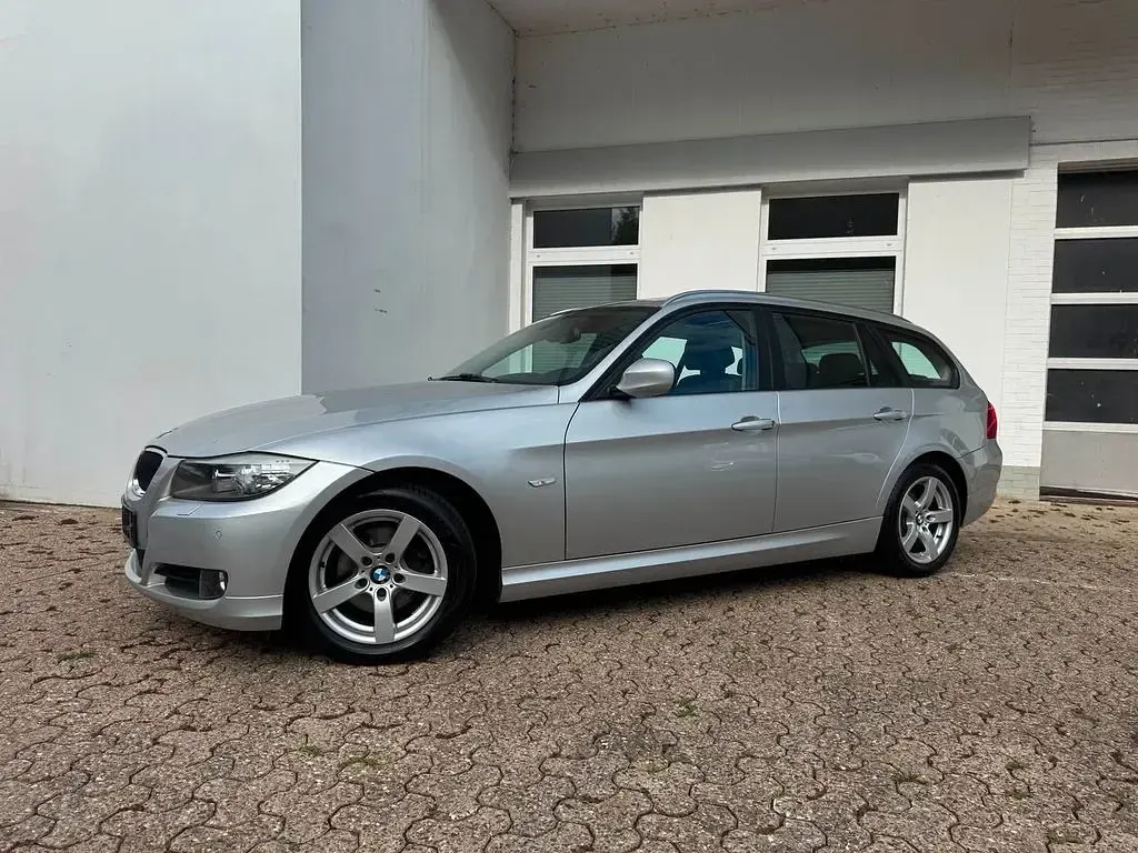 Gebraucht BMW 318 Comfort Edition 143 PS (105 kW) 2011 Silber Kombi