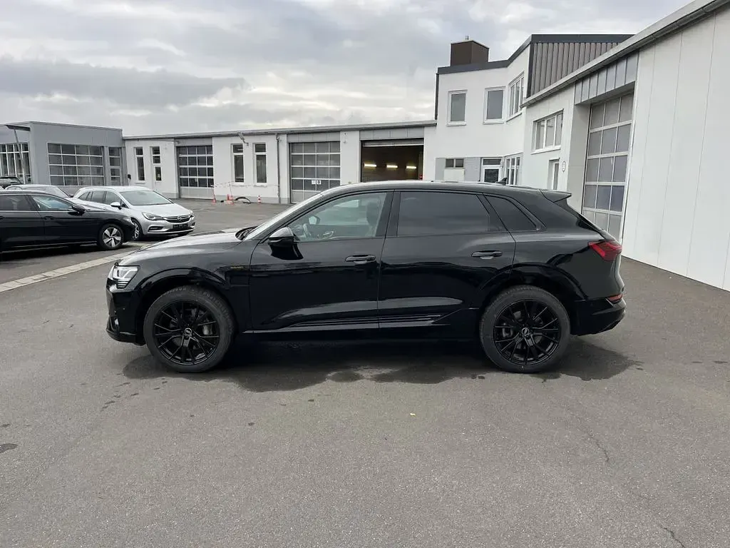 Gebraucht Audi e-tron S-Line 230 kW (313 PS) 2022 Schwarz SUV