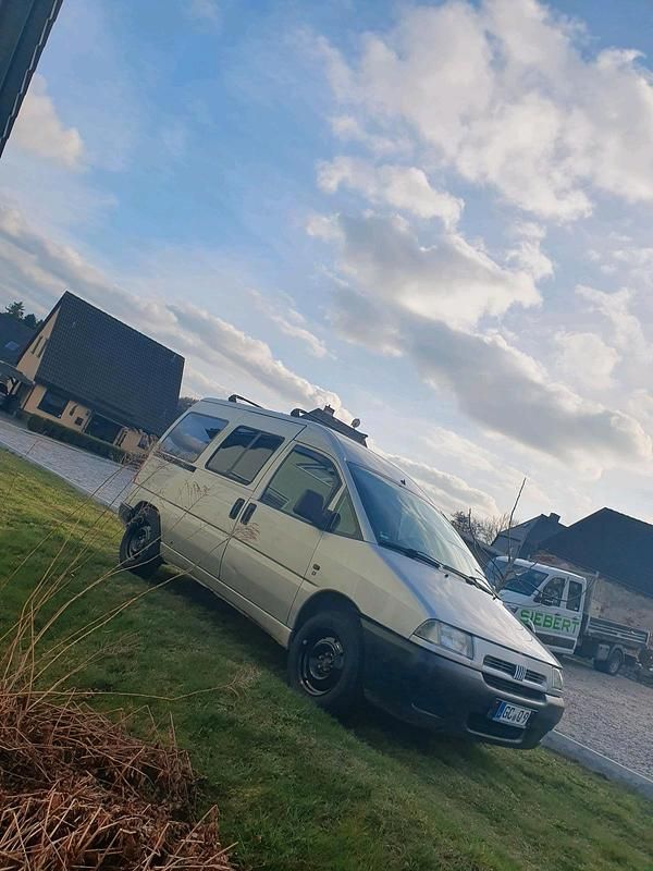 Silber Gebraucht 1997 Fiat Scudo Van / Kleinbus | 1.499 € - Bild 1/4