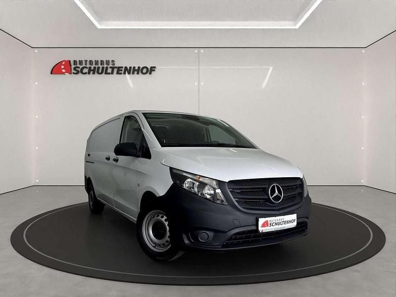 Weiß Gebraucht 2023 Mercedes Vito Van / Kleinbus | 25.499 € (Superpreis) - Bild 1/4