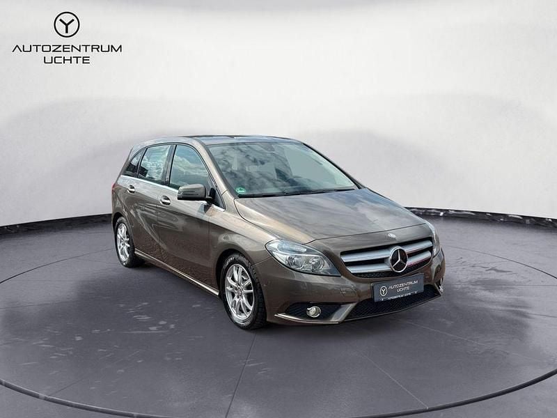 Grau Gebraucht 2013 Mercedes B200 Van / Kleinbus | 14.999 € (Fairer Preis) - Bild 1/4