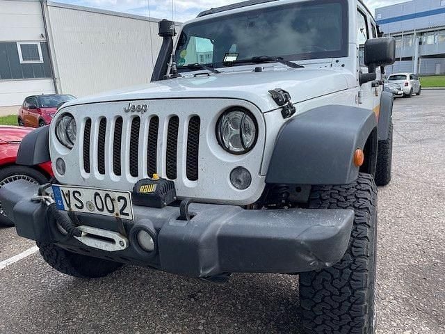 Weiß Gebraucht 2015 Jeep Wrangler Unlimited Rubicon SUV | 49.990 € - Bild 1/4