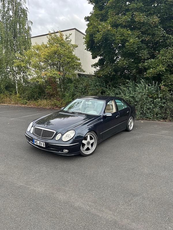 Blau Gebraucht 2003 Mercedes E500 Avantgarde Limousine | 5.250 € (Guter Preis) - Bild 1/4