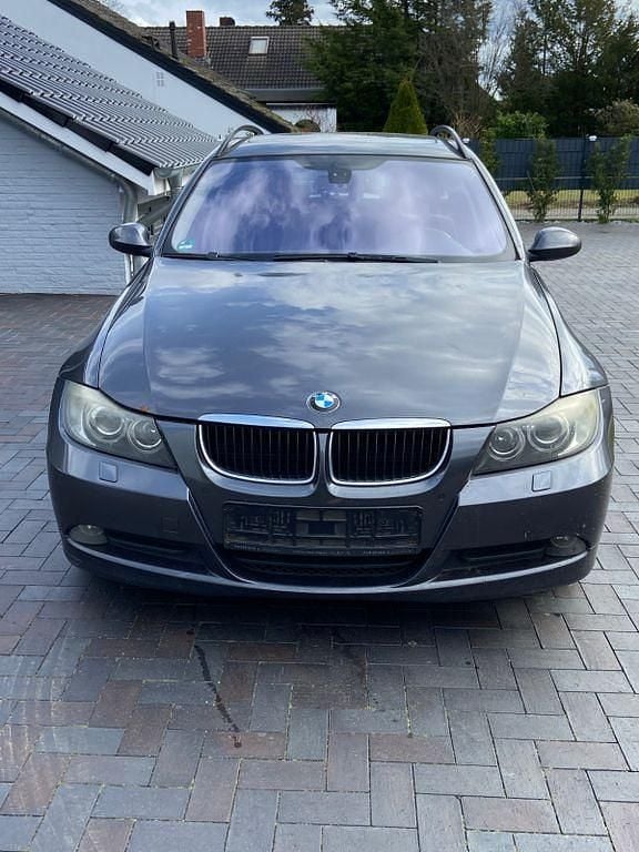 Gebraucht BMW 320 163 PS (119 kW) 2007 Grau Kombi