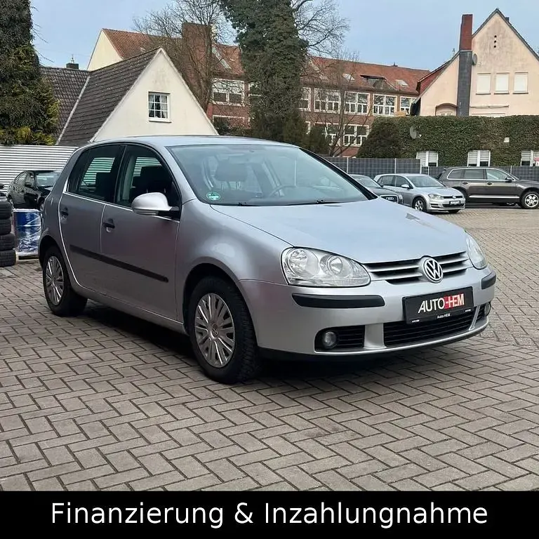 Second-hand VW Golf IV Trendline 75 CP (55 kW) 2004 Argintiu Berlinǎ