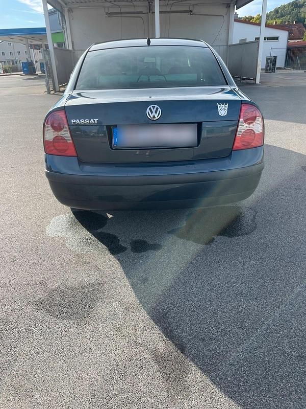 Gebraucht VW Passat 102 PS (75 kW) 2004 Blau Limousine