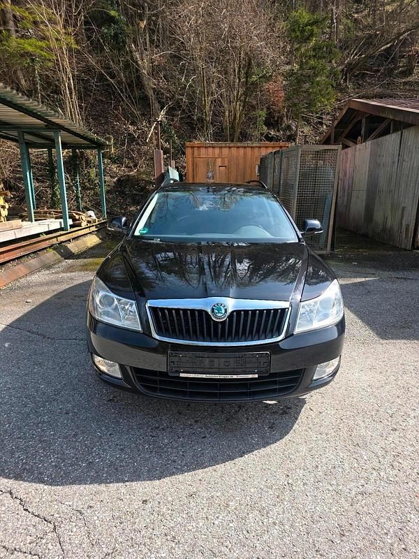 Usata Skoda Octavia 105 CV (77 kW) 2012 Nero Station wagon