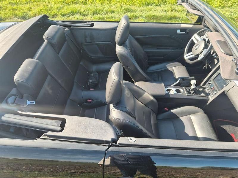 Second-hand Ford Mustang 208 CP (152 kW) 2005 Negru Cabrio