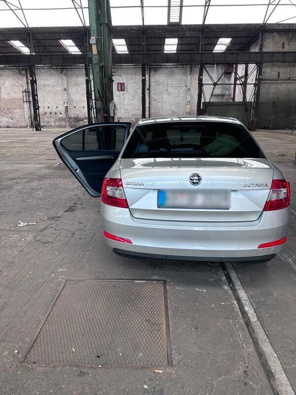 Silber Gebraucht 2017 Skoda Octavia Limousine | 11.000 € (Superpreis) - Bild 1/4