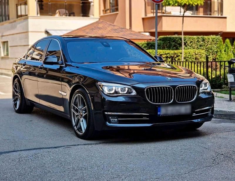 Grau Gebraucht 2014 BMW 750 Limousine | 19.000 € (Fairer Preis) - Bild 1/4