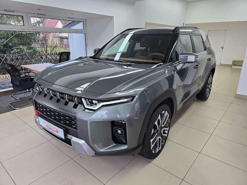 Forest green Neu 2024 Ssangyong Torres SUV | 33.990 € - Bild 1/4