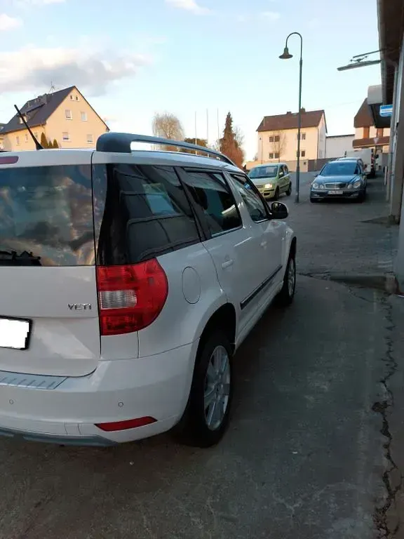 Gebraucht Skoda Yeti Active 105 PS (77 kW) 2015 Weiß SUV