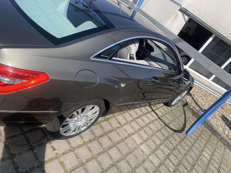 Gebraucht 2009 Mercedes E350 Avantgarde Coupé | 12.500 € (Teuer) - Bild 1/4