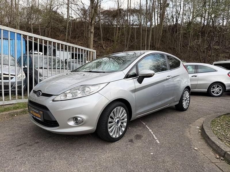 Gebraucht Ford Fiesta Titanium 97 PS (71 kW) 2009 Silber Kleinwagen