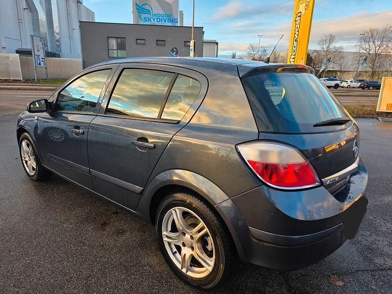 Gebraucht Opel Astra Edition 105 PS (77 kW) 2007 Grau Limousine