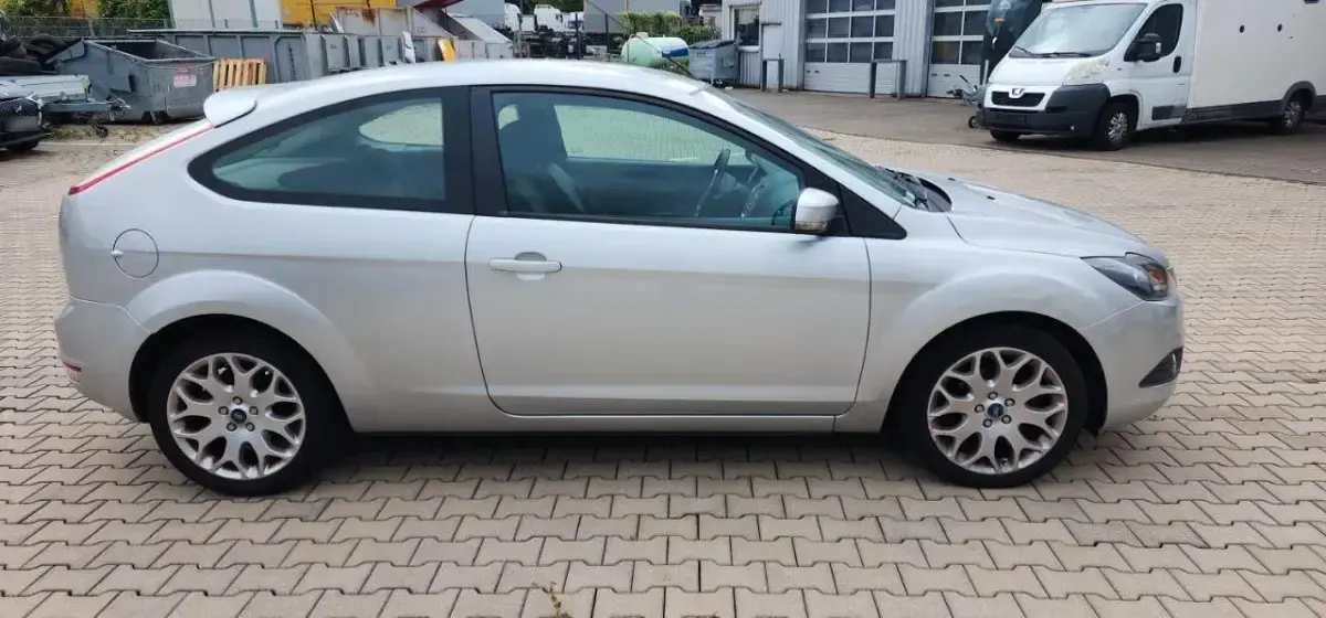 Gebraucht Ford Focus Sport 115 PS (84 kW) 2009 Silber Coupé