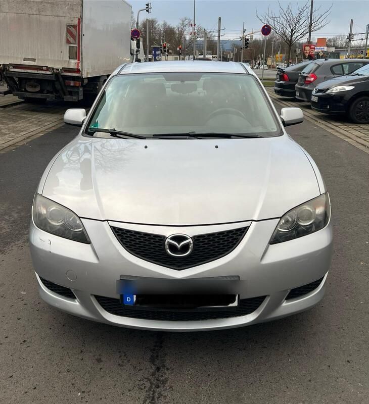 Grau Gebraucht 2005 Mazda 3 Limousine | 1.000 € (Superpreis) - Bild 1/4