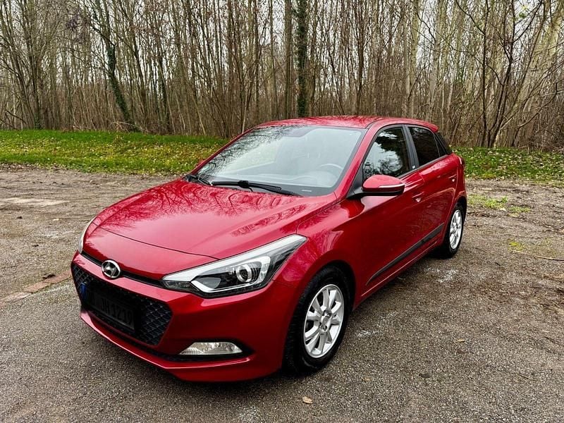 Rot Gebraucht 2016 Hyundai i20 Passion Kleinwagen | 7.200 € (Fairer Preis) - Bild 1/4