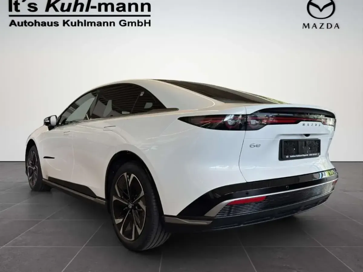 Neu Mazda 6e Takumi-Line 189 kW (258 PS) 2026 Crystal white pearl Limousine