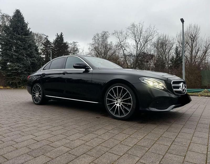Gebraucht Mercedes E220 194 PS (142 kW) 2016 Schwarz Limousine