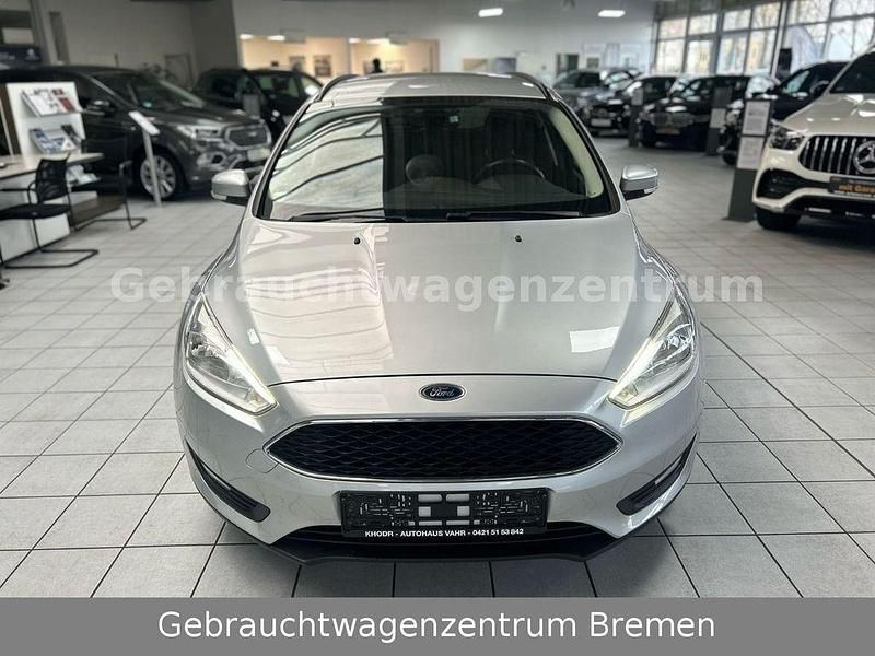 Gebraucht Ford Focus Titanium 125 PS (91 kW) 2016 Silber Limousine