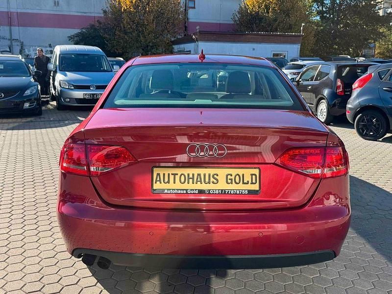 Gebraucht Audi A4 Ambiente 160 PS (117 kW) 2011 Rot Limousine