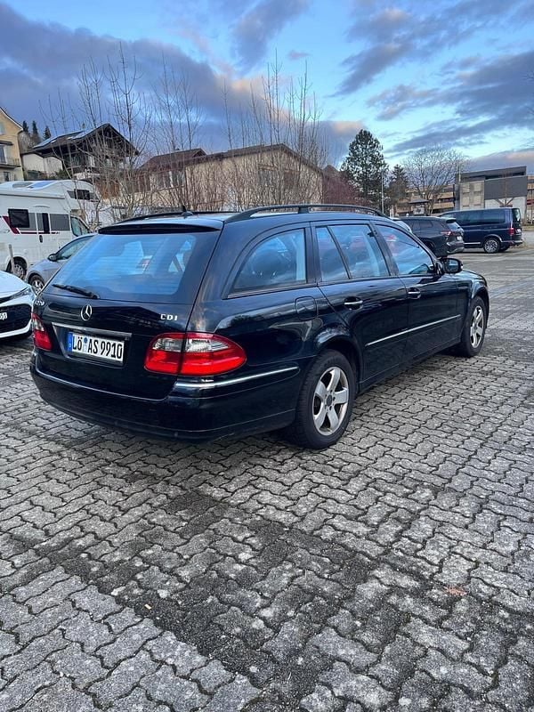 Gebraucht Mercedes E220 Avantgarde 170 PS (125 kW) 2009 Schwarz Limousine