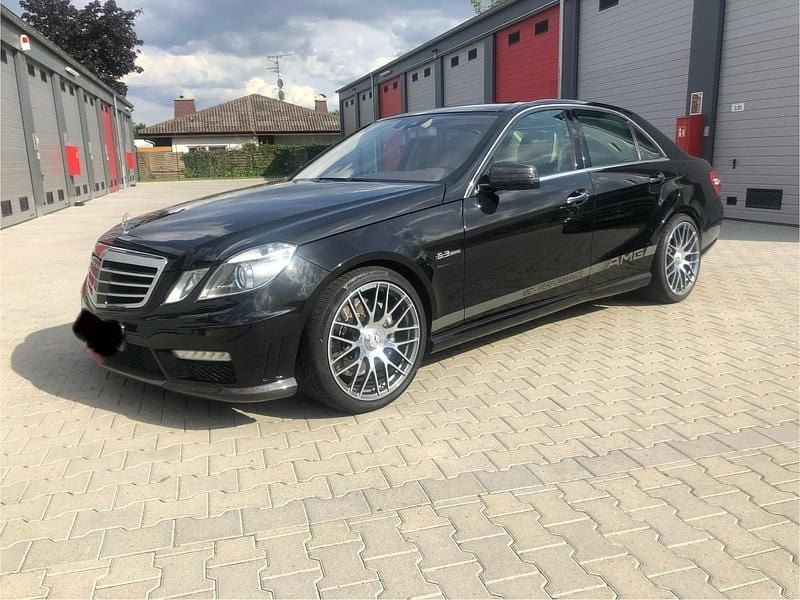 Schwarz Gebraucht 2009 Mercedes E63 AMG AMG Limousine | 31.000 € - Bild 1/4