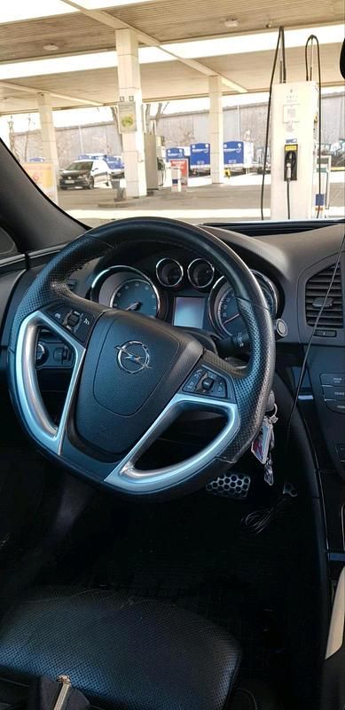 Gebraucht Opel Insignia Edition 2011 Weiß Limousine