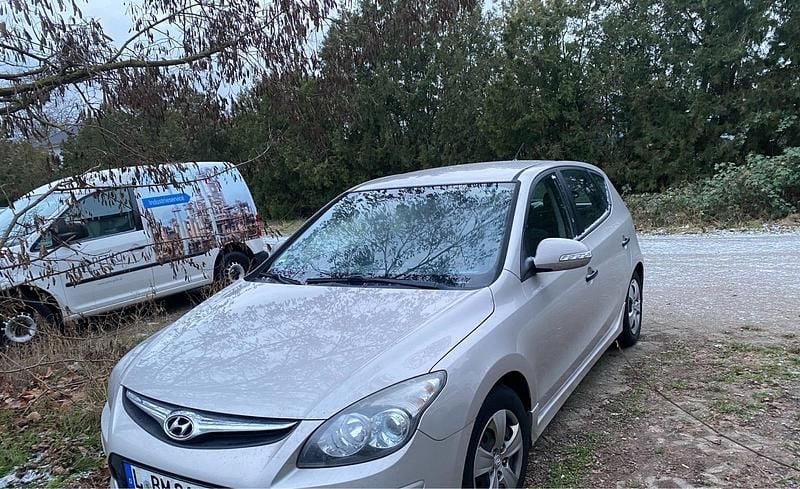 Gebraucht Hyundai i30 90 PS (66 kW) 2011 Grau Kleinwagen