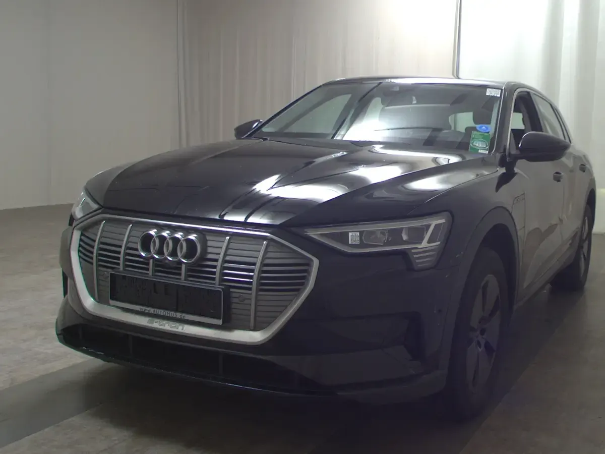 Gebraucht Audi e-tron Ambiente 300 kW (408 PS) 2022 Brillantschwarz SUV