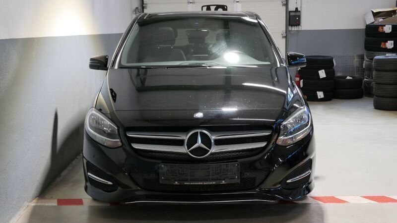 Schwarz Gebraucht 2015 Mercedes B200 Van / Kleinbus | 13.990 € (Etwas zu teuer) - Bild 1/4