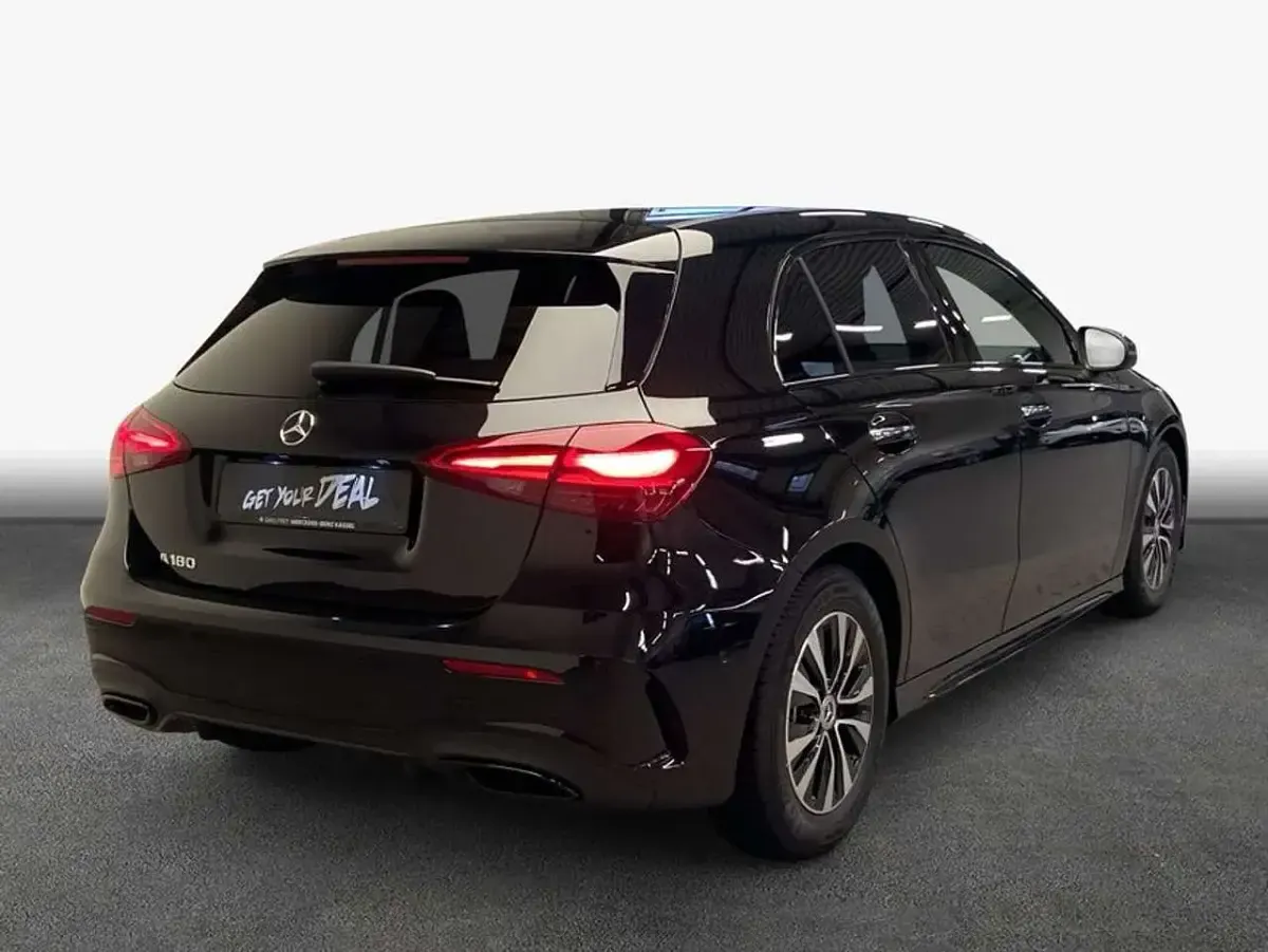 Gebraucht Mercedes A180 Edition 136 PS (100 kW) 2026 Schwarz Limousine