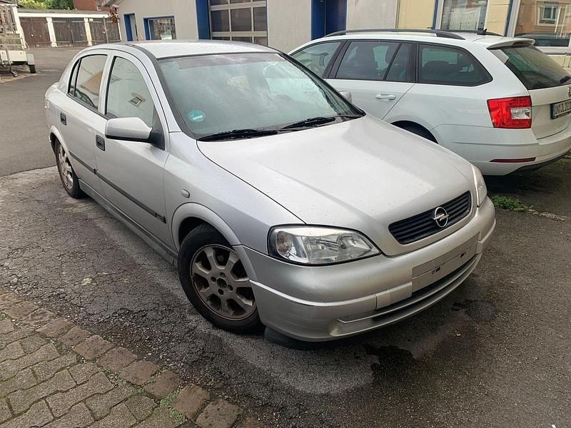 Grau Gebraucht 2002 Opel Astra Limousine | 1.000 € (Guter Preis) - Bild 1/4