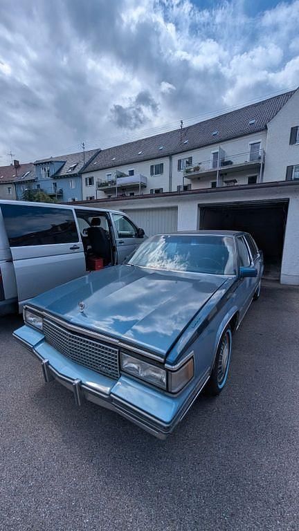 Blau Gebraucht 1987 Cadillac Fleetwood Limousine | 6.900 € - Bild 1/4