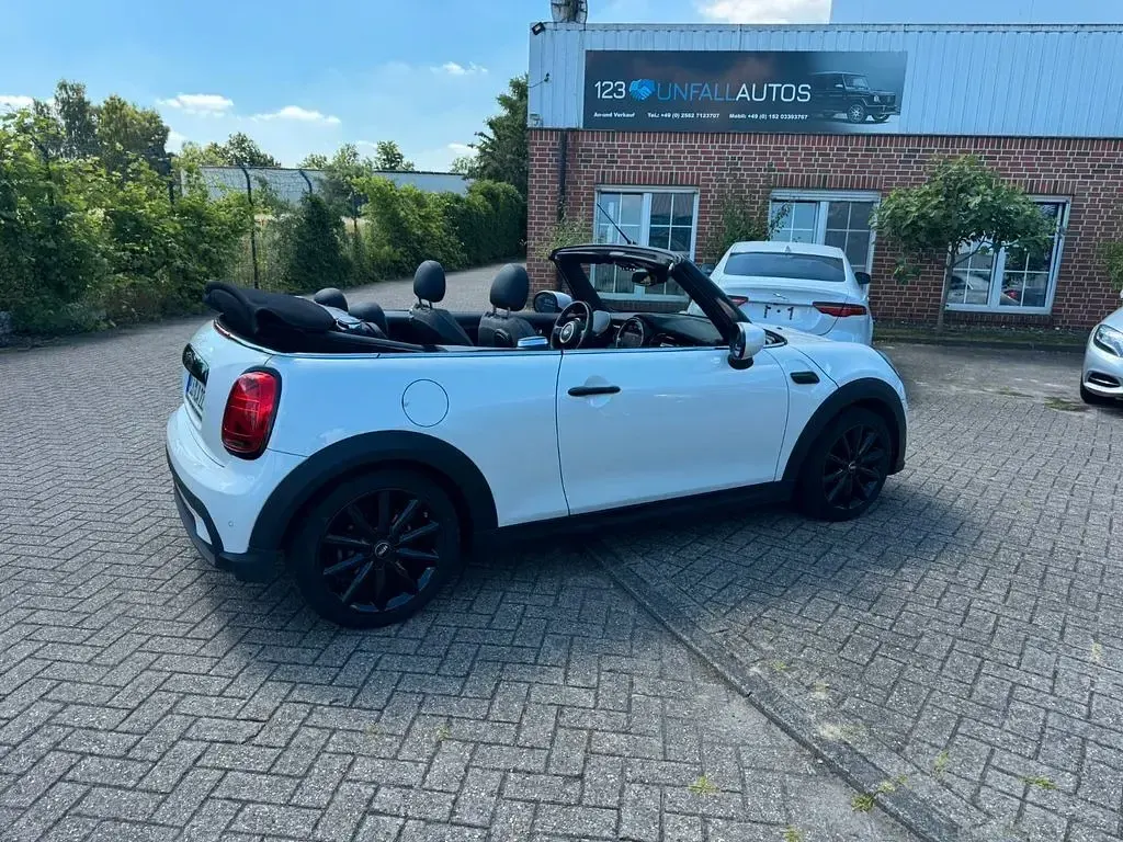 Gebraucht Mini Cooper Cabriolet Classic 136 PS (100 kW) 2023 Nanuq white perlmut Cabrio
