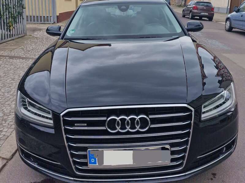 Schwarz Gebraucht 2014 Audi A8 Comfort Limousine | 25.000 € (Guter Preis) - Bild 1/4