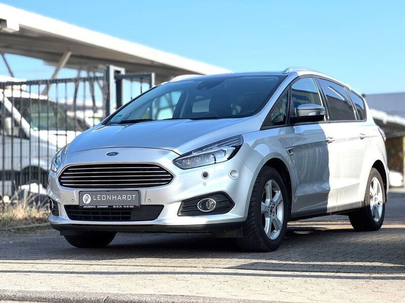 Silber Gebraucht 2020 Ford S-MAX Business Edition Van / Kleinbus | 17.870 € (Superpreis) - Bild 1/4