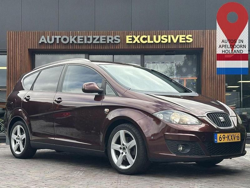 Rot Gebraucht 2010 Seat Altea XL Sport Van / Kleinbus | 3.572 € (Fairer Preis) - Bild 1/4