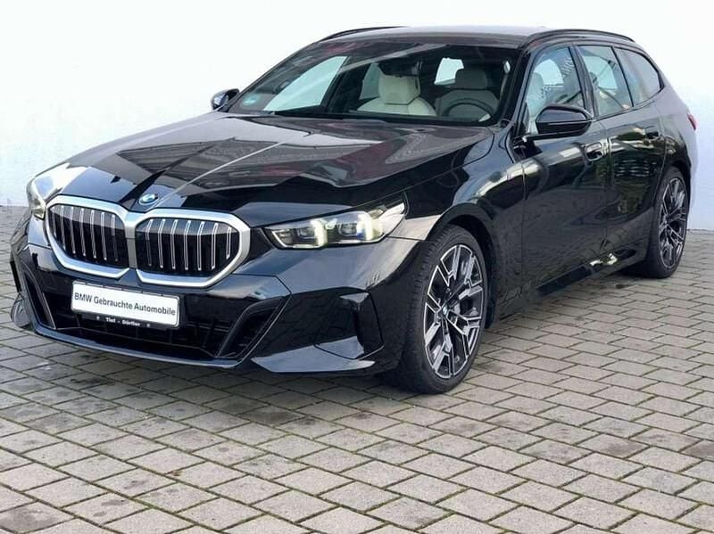 Gebraucht BMW 540 M Sport 299 PS (219 kW) 2025 Black sapphire metallic Kombi