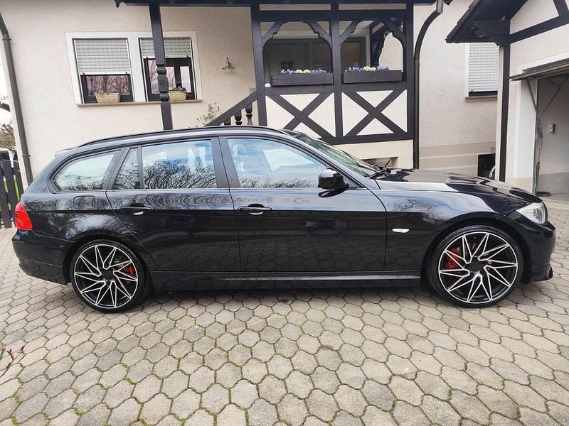 Second-hand BMW 318 143 CP (105 kW) 2010 Negru Break