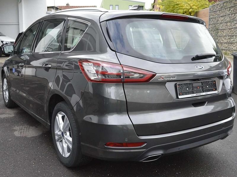 Gebraucht Ford S-MAX Titanium 190 PS (139 kW) 2022 Magnetic Van / Kleinbus