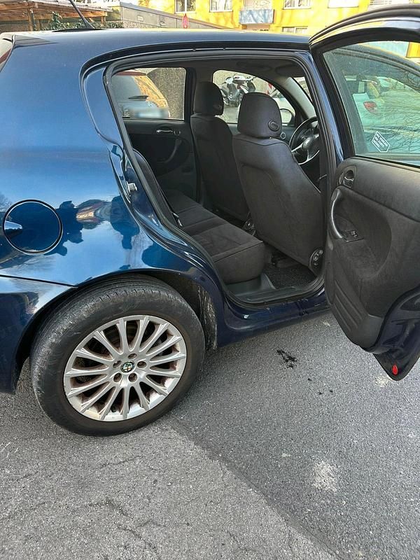 Gebraucht Alfa Romeo 147 105 PS (77 kW) 2009 Blau Kleinwagen