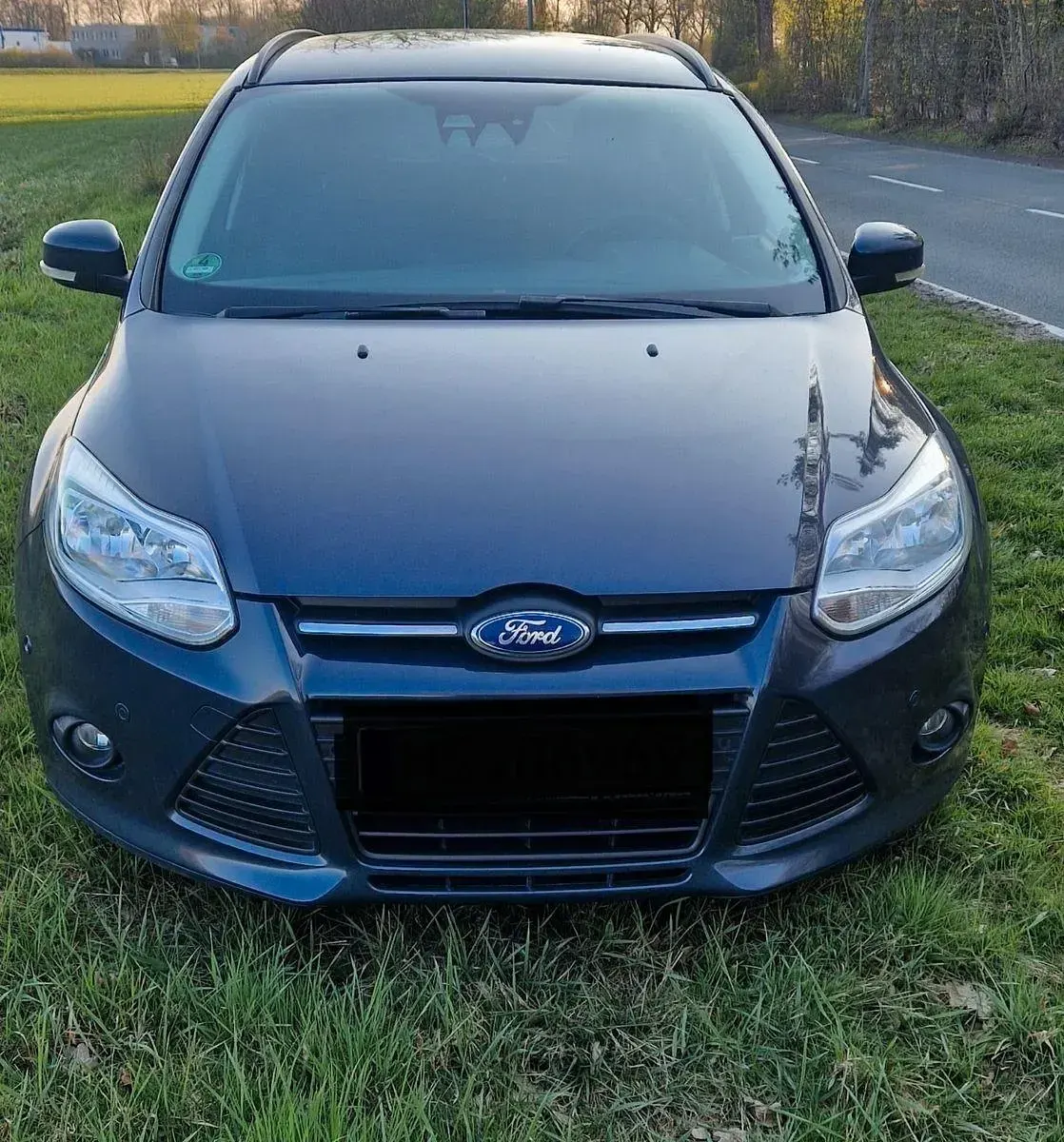 Gebraucht Ford Focus 109 PS (80 kW) 2012 Grau Kombi