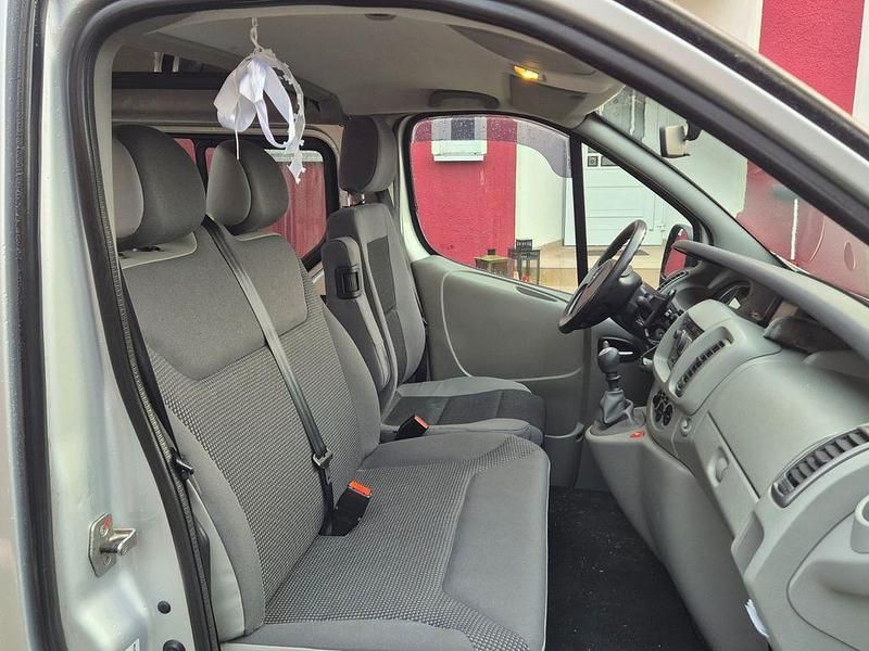 Gebraucht Opel Vivaro Sport 114 PS (83 kW) 2009 Silber Van / Kleinbus