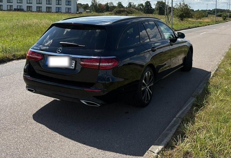 Gebraucht Mercedes E300 194 PS (142 kW) 2021 Schwarz Kombi