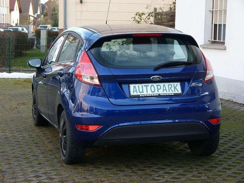 Gebraucht Ford Fiesta 82 PS (60 kW) 2015 Blau Kleinwagen