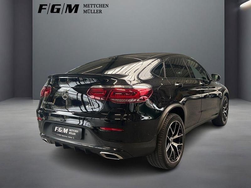 Gebraucht Mercedes GLC300e AMG line 320 PS (235 kW) 2022 Metalliclack obsidianschwarz m Coupé