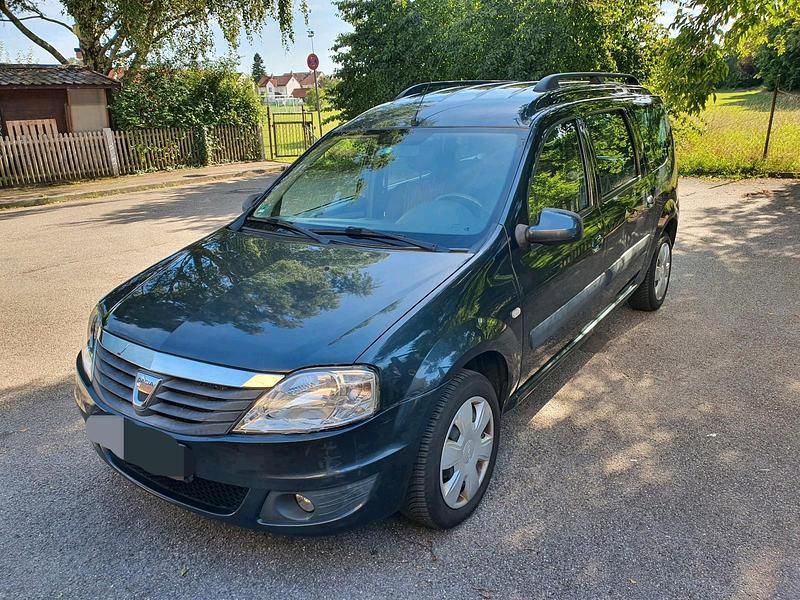 Grau Gebraucht 2012 Dacia Logan Lauréate Limousine | 2.999 € (Fairer Preis) - Bild 1/4