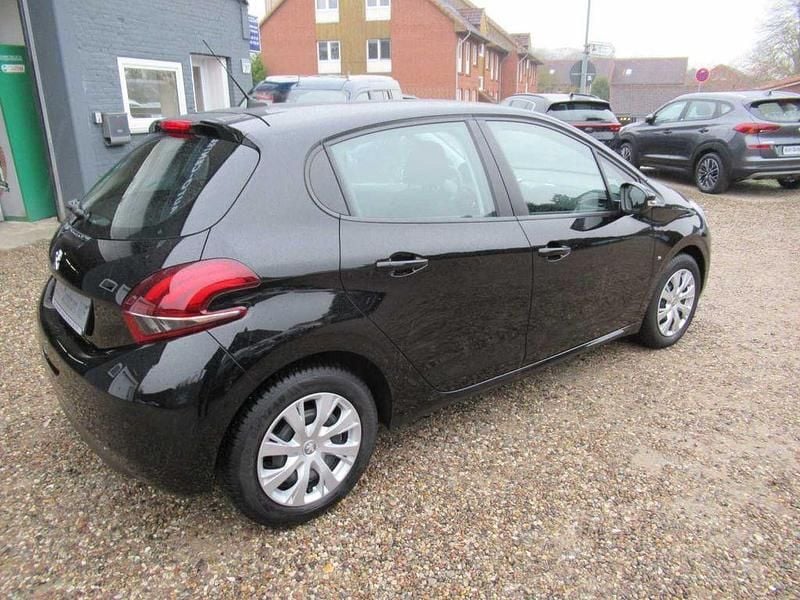 Gebraucht Peugeot 208 Active 83 PS (61 kW) 2019 Schwarz Kleinwagen